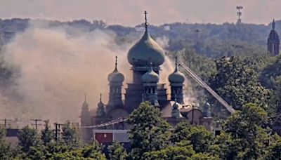 Smoke pours from Tremont church during large fire
