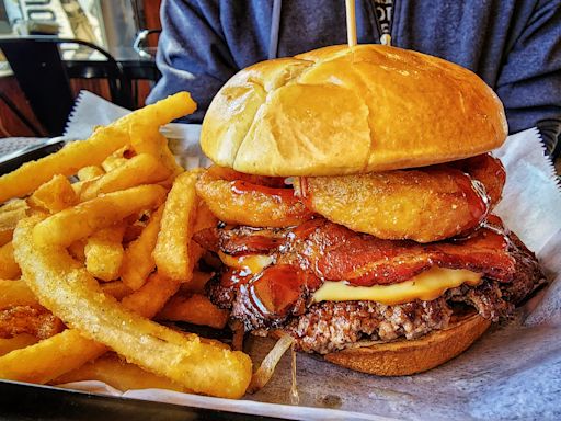 New restaurant serving barbecue, smash burgers now open in Sarasota