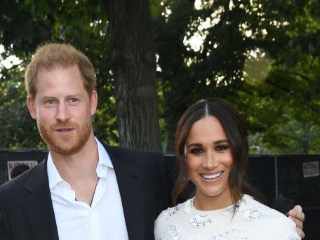 La actitud posesiva de Meghan Markle con el príncipe Harry: aparta a una mujer para que no pose con su marido