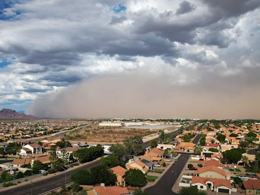 Dust and strong wind hit Phoenix area