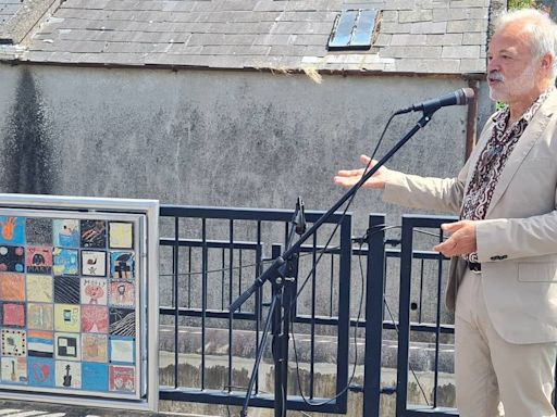 Graham Norton pays tribute to hometown as he unveils Covid memorial in Bandon