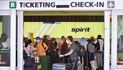 Brawl Breaks Out Between Airport Workers And Passenger At Spirit Airlines Ticket Counter