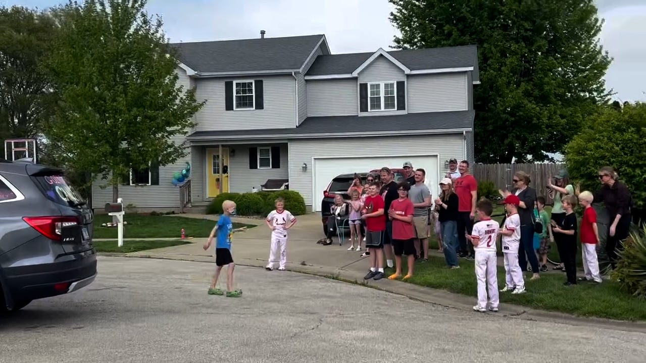 Watch young cancer survivor's happy neighborhood homecoming