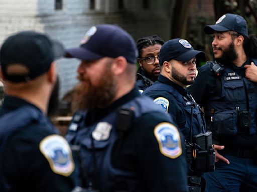 Policía desaloja campamento pro palestino en la Universidad George Washington y detiene a más de 30 personas