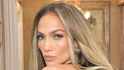 Jennifer Lopez exibe barriga sarada após se divorciar de Ben Affleck