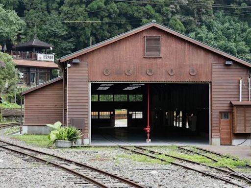 阿里山林鐵縣定古蹟 奮起湖車庫開放標租