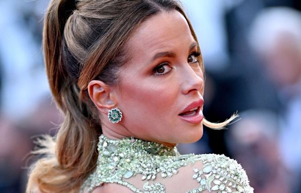 Kate Beckinsale Warns Followers About 'S**tty' Catfish Scamming Elderly Fans Out Of Cash