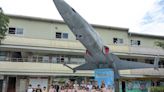 汐止白雲國小戰機駐校10年 F-5E換新裝展新貌