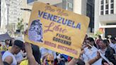 Imigrantes protestam na Paulista contra Maduro e em apoio à eleição na Venezuela