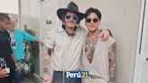 “¿El Nodal-verso?”: Christian Nodal presume foto con Johny Depp y fans los comparan