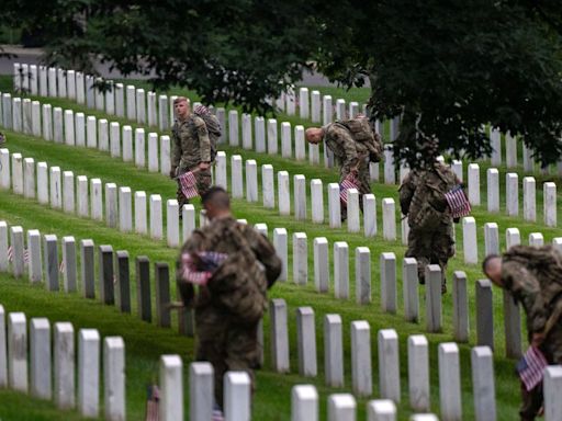 What is the difference between Memorial Day and Veterans Day?