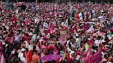 Convocan a "marea rosa" en defensa de la democracia