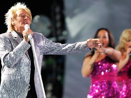 Rod Stewart Takes On Trump With Very Political Message