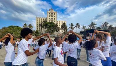 Cuba bate el récord mundial de bailadores simultáneos en rueda de casino
