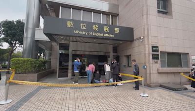 台灣民宿老闆不滿政策 赴台北數位發展部大樓開3槍破壞大門