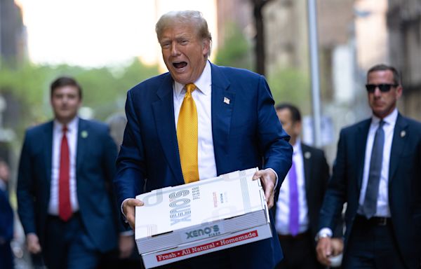 Donald Trump mocked over FDNY pizza gaffe