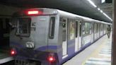 Calcutta Metro rake briefly stranded at Tollygunge station due to power snag