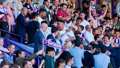 El Valladolid vuelve a ser de Primera pese a todo y con Ronaldo en el palco