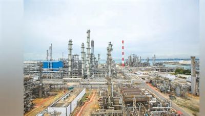 Shell inks deal to divest integrated Singapore refining, chemical assets