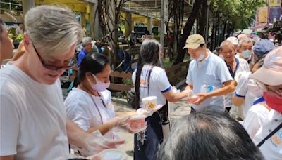 獨/夏克立龍山寺為街友送暖 打官司經濟拮据借住律師事務所