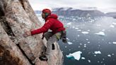 Alex Honnold, el escalador más célebre de la historia, se la juega en un mundo en descomposición
