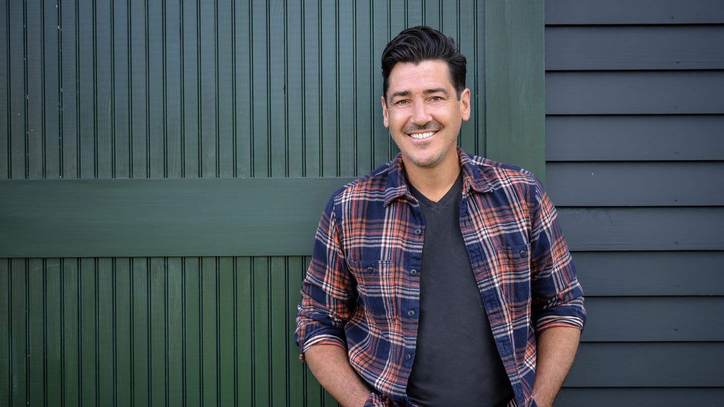 Jonathan Knight Reacts to Sexiest Handy Man Nomination: "What Is Going On?"