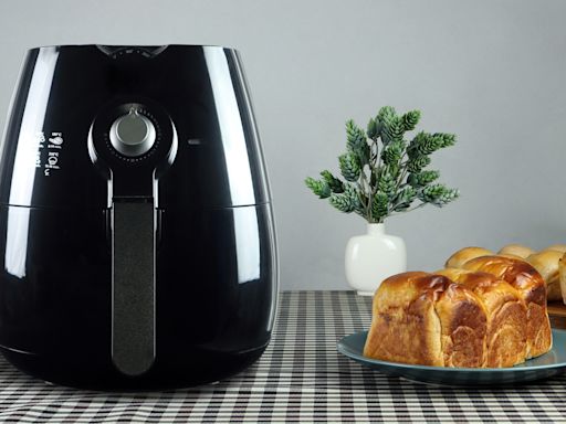 The Rookie Air Fryer Cooking Mistake That's Easy To Make