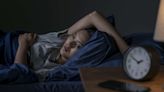 Como silenciar pensamentos acelerados antes de dormir: 8 dicas práticas