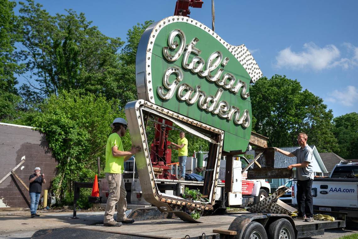 A KC institution for 78 years, this restaurant’s ‘Holy Grail’ sign will rise again