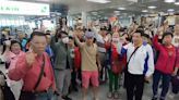 上千旅客滯留金門機場苦等2天補嘸位 包圍櫃台怒嗆要加班機 - 生活