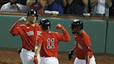 Devers y Betts brillan con el bate y Verlander y Gonsolin desde el montículo