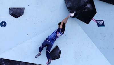 Olympics fans say climber 'bullied' as she gets zero for failing to reach wall