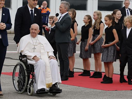 Pope denounces abuse cover-ups as he wraps thorny Belgium visit