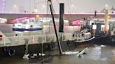 Se hunde un barco de fiesta en Londres en medio de fuertes lluvias e inundaciones en la capital