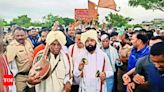 CM reviews Ashadhi Ekadashi preparations in Pandharpur | Kolhapur News - Times of India