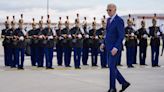 Biden llega a Francia para conmemorar el 80 aniversario del Desembarco de Normandía