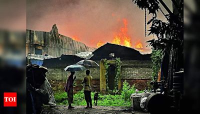 Massive Fire Engulfs Factories in Dum Dum Industrial Complex | Kolkata News - Times of India