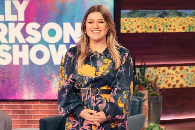 Kelly Clarkson Says Weight Loss Is a Result of Prescription Medication: 'Everybody Thinks It's Ozempic — It's Not'