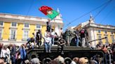 Los blindados de la Revolución de los Claveles vuelven a Lisboa, esta vez por una fiesta