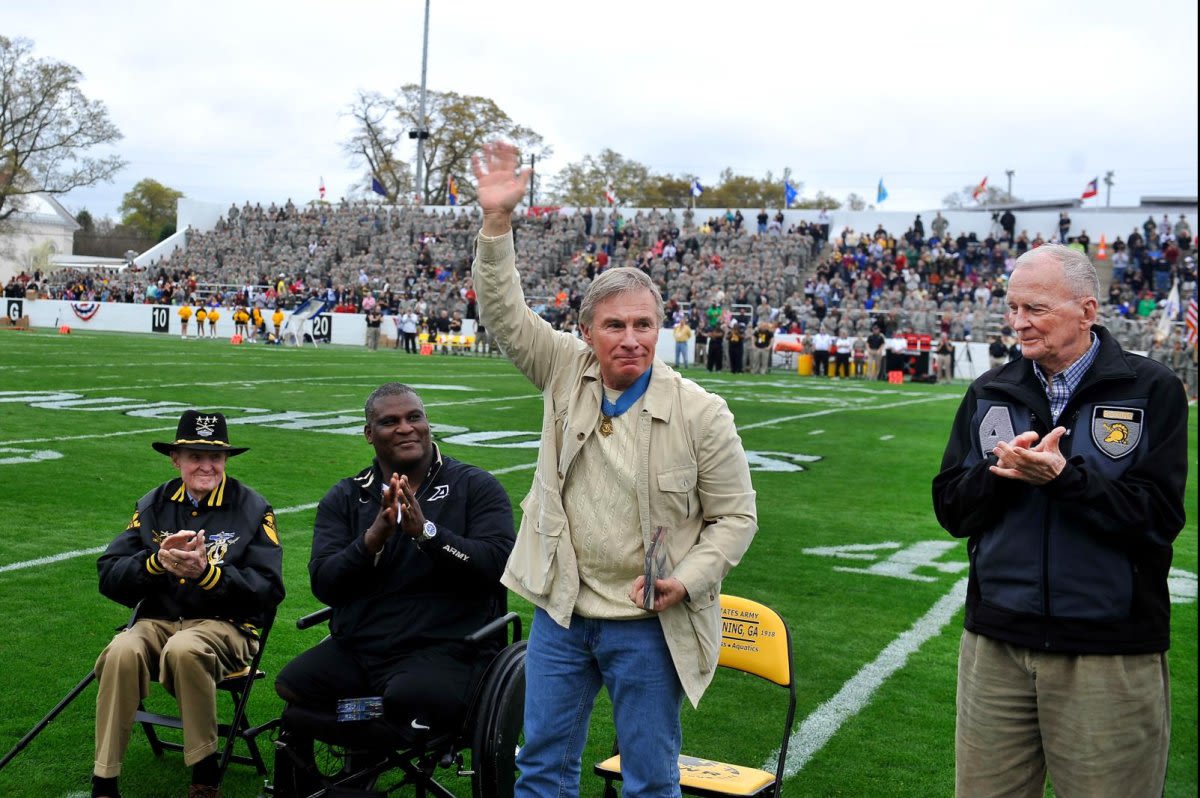 Vietnam War Medal of Honor winner Paul W. Bucha dies at 80