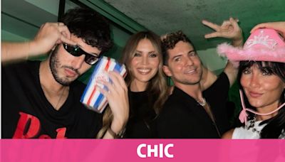 Aitana y Sebastián Yatra, con David Bisbal y Rosanna Zanetti, en el concierto de Karol G