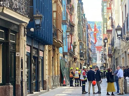 Aburto dice que habrá que apuntalar el edificio que ha sufrido derrumbe de la cubierta pero no hay riesgo de colapso