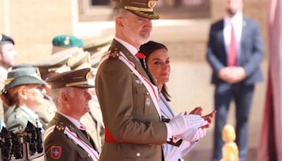 Felipe VI vuelve a jurar bandera 40 años después en la Academia General Militar con la Princesa Leonor como testigo