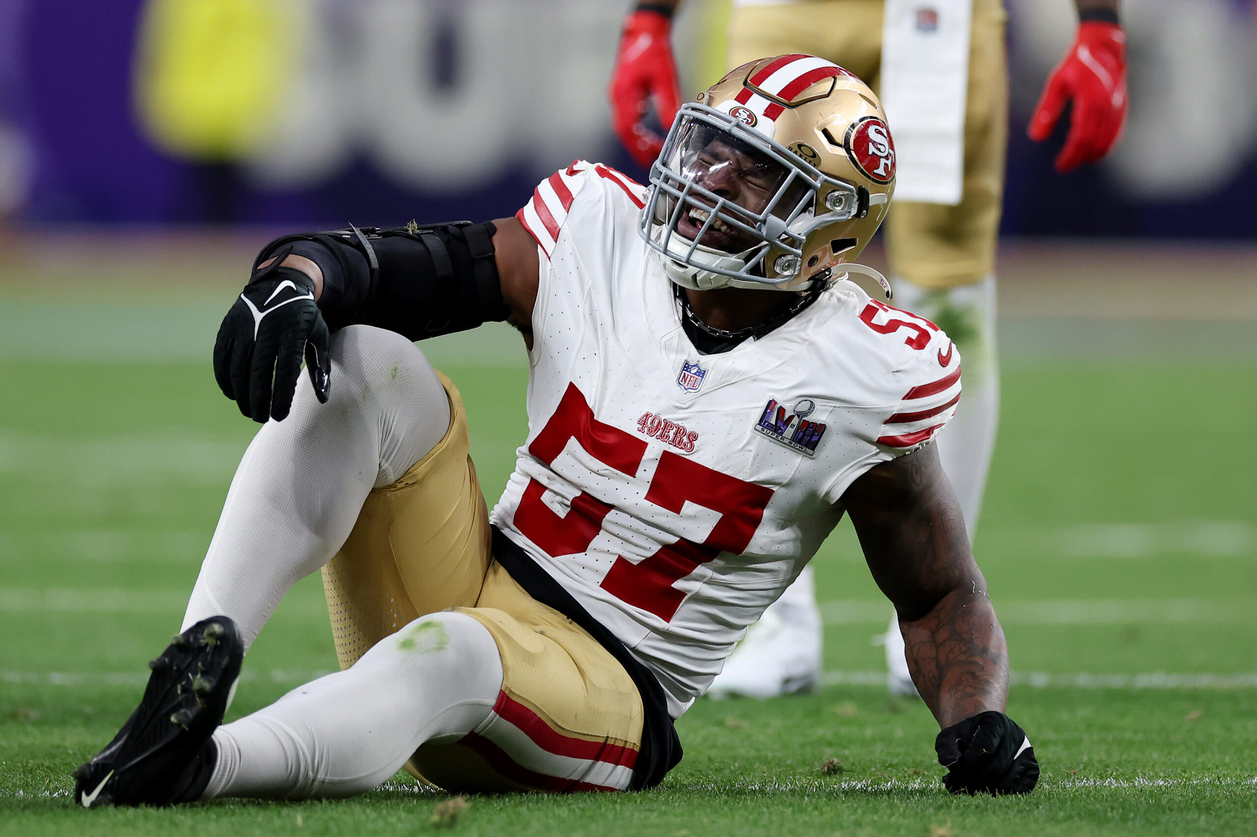 49ers injury update: Dre Greenlaw out of walking boot