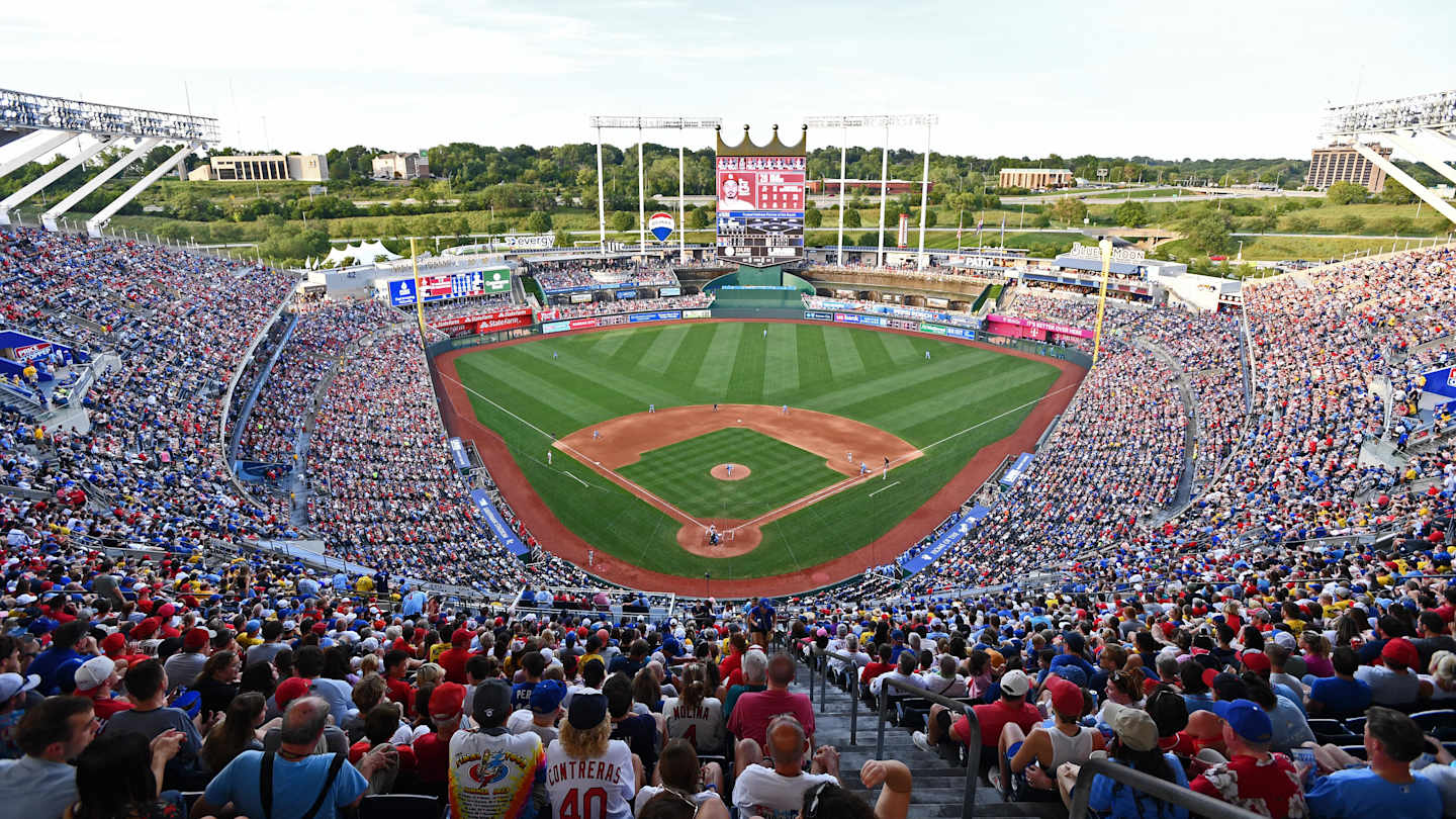 Royals Linked To Ex-Cardinals Two-Time Gold Glover In Potential Offseason Signing