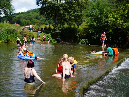 Possible heatwave over coming days, with warm spell covering much of UK