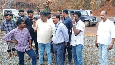 Shirur Landslide: Thrissur team reaches Shirur, assesses situation for using agro dredge craft