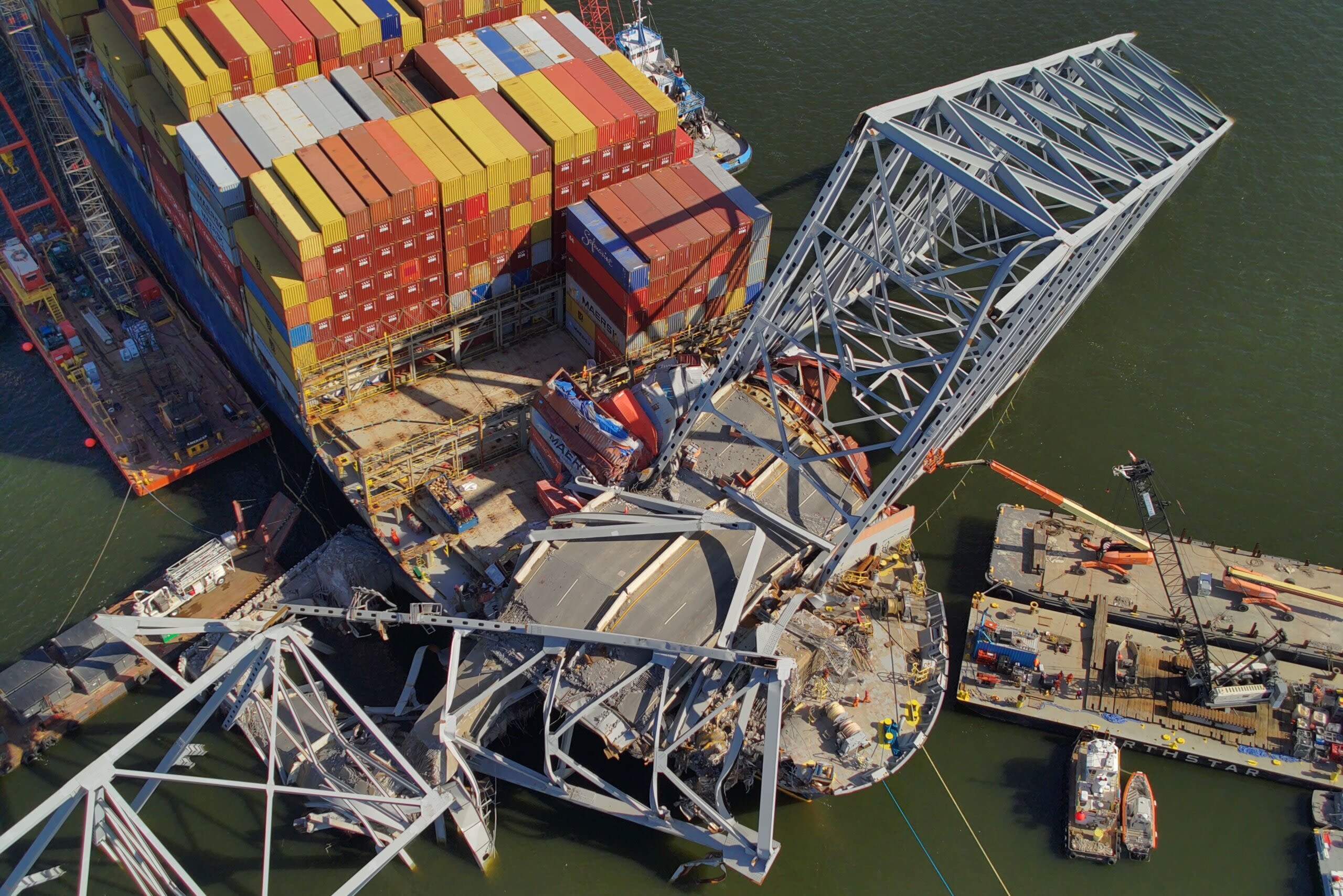 Crews prep to remove debris from ship that collided with Baltimore Key Bridge - WTOP News