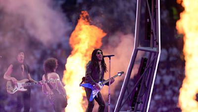 Lenny Kravitz rocks Wembley with pregame show at the Champions League final