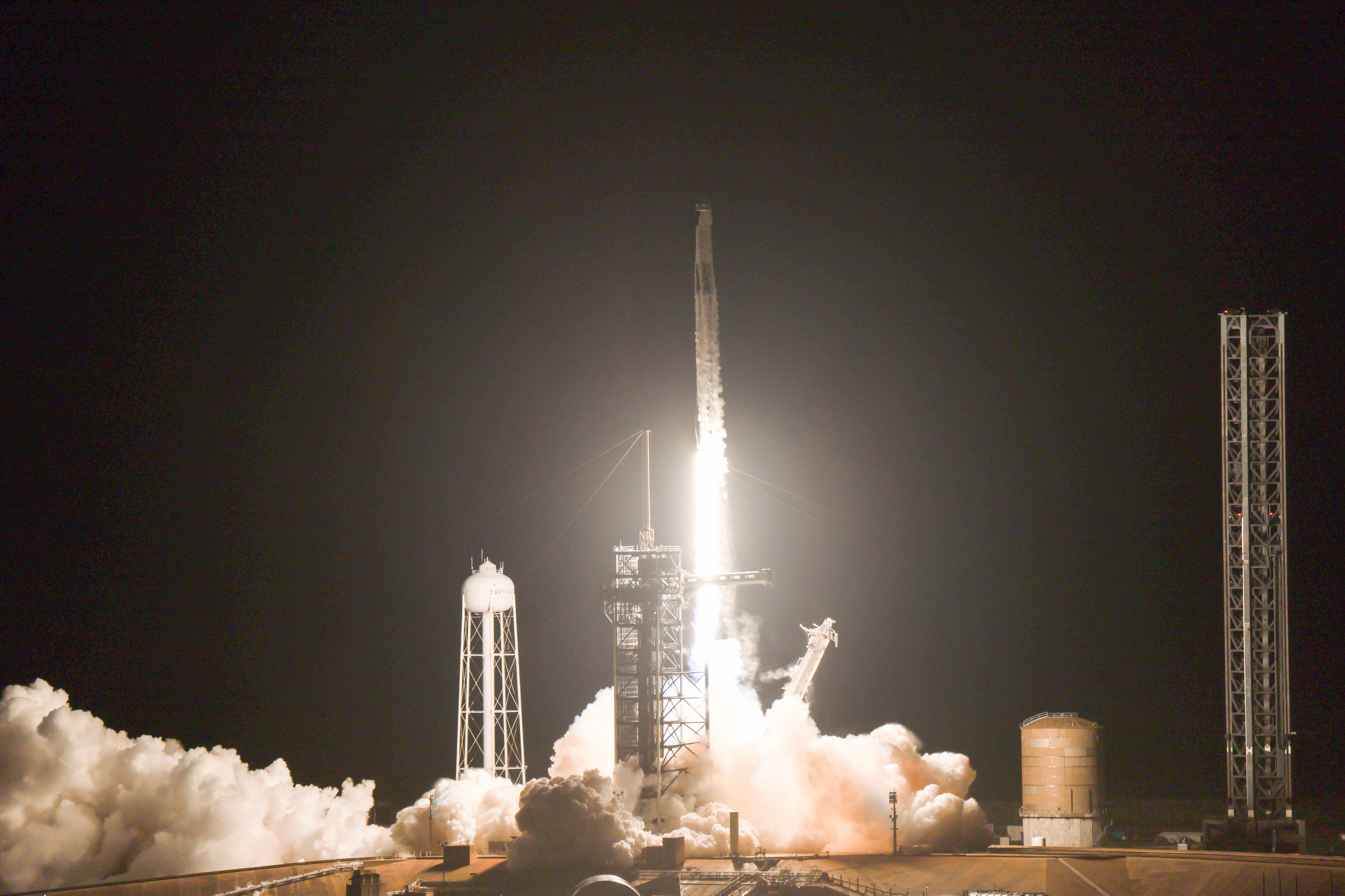 Video shows a SpaceX rocket launch 4-member crew for daring Polaris Dawn mission